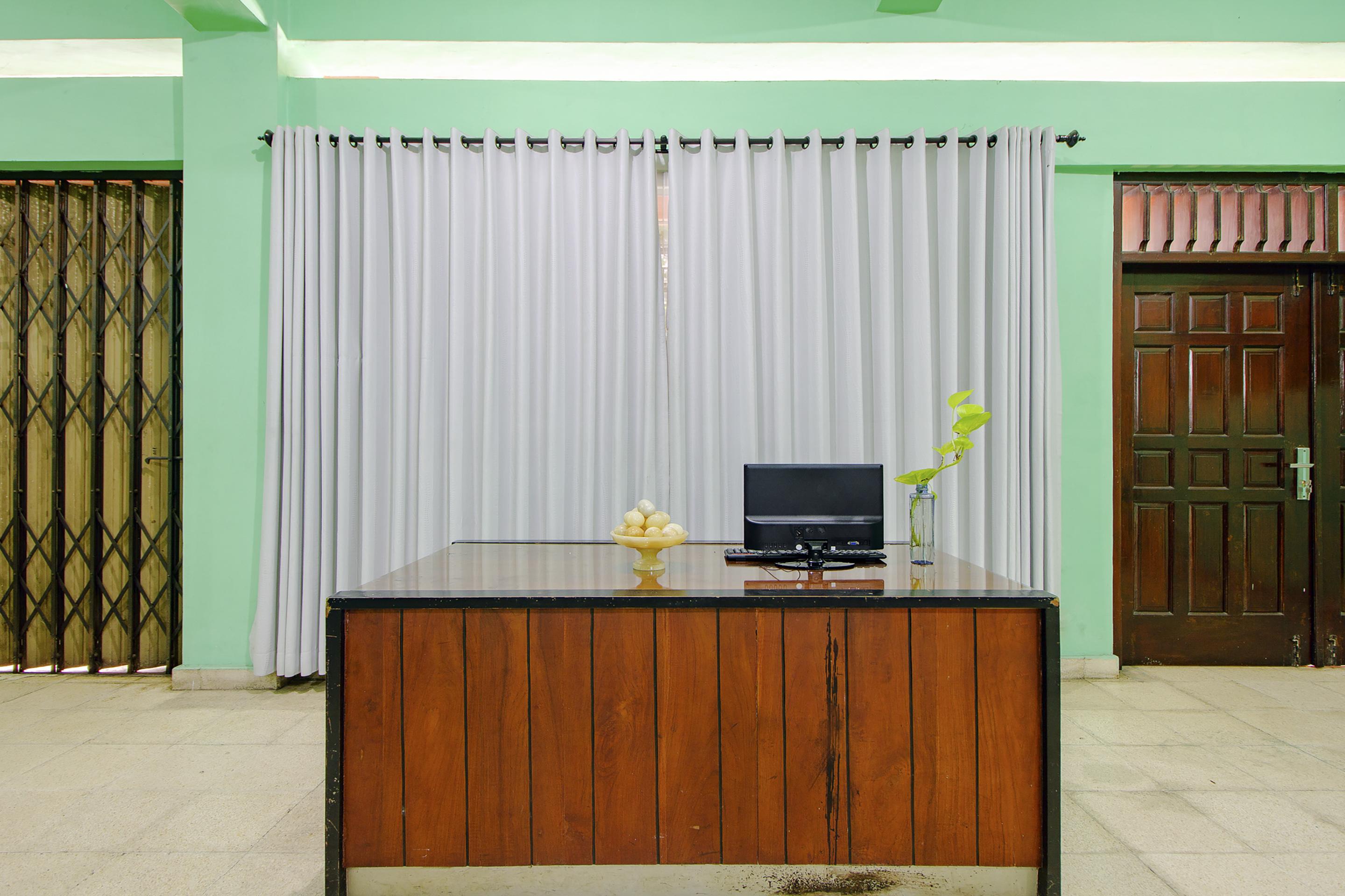 Vaccinated Staff - SPOT ON 2107 Ijo Pupus Syariah Residence Baturetno Exterior foto