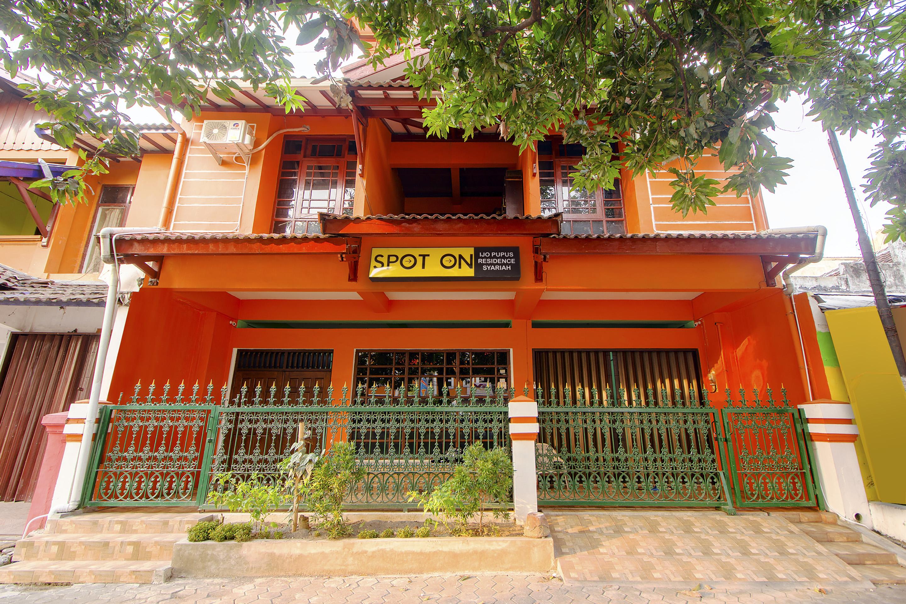 Vaccinated Staff - SPOT ON 2107 Ijo Pupus Syariah Residence Baturetno Exterior foto